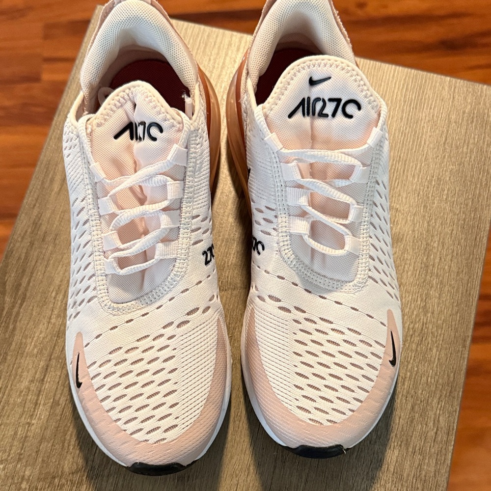 Nike Air 270 White and Peach Sneakers